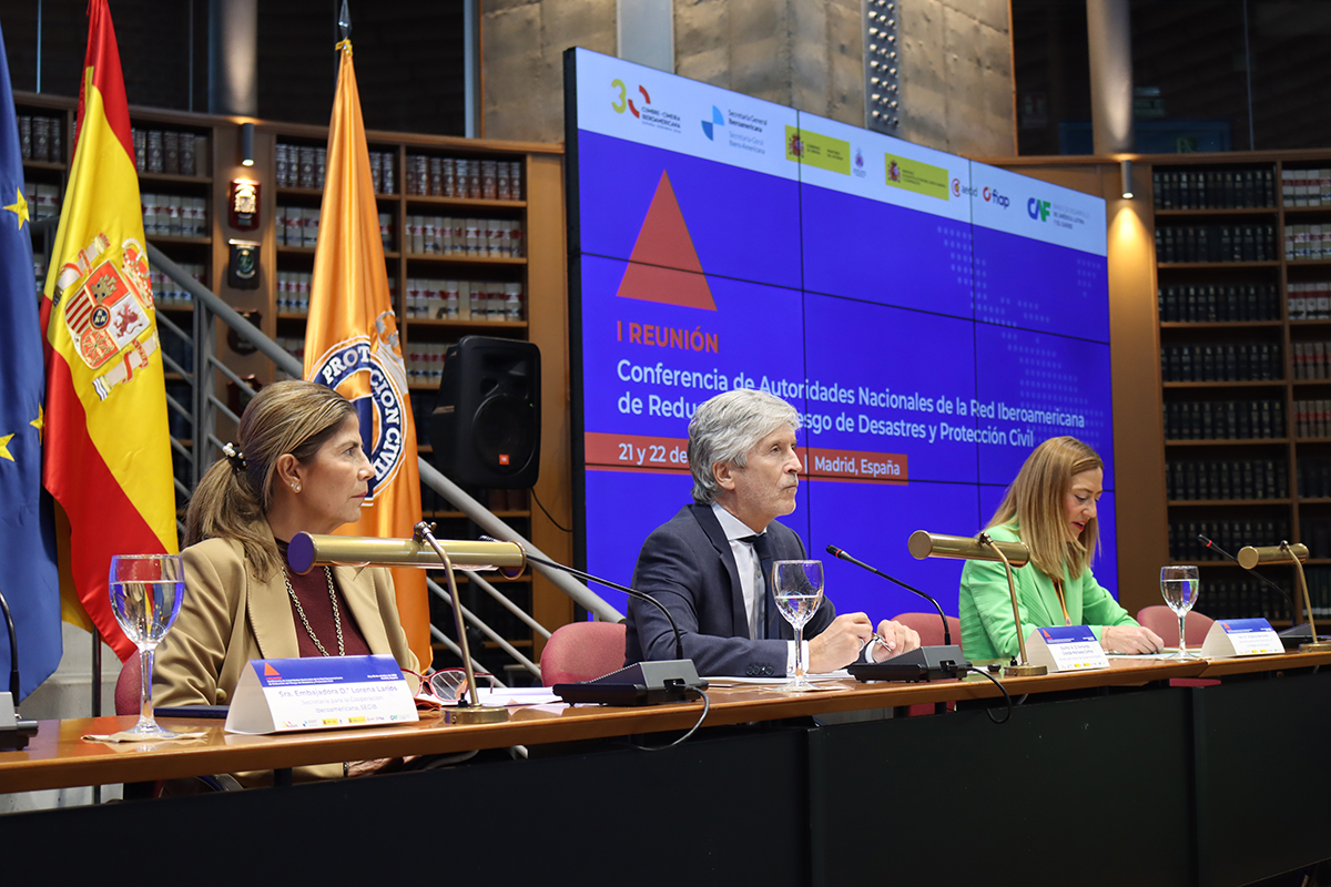 Clausura de la Conferencia con el ministro del Interior.